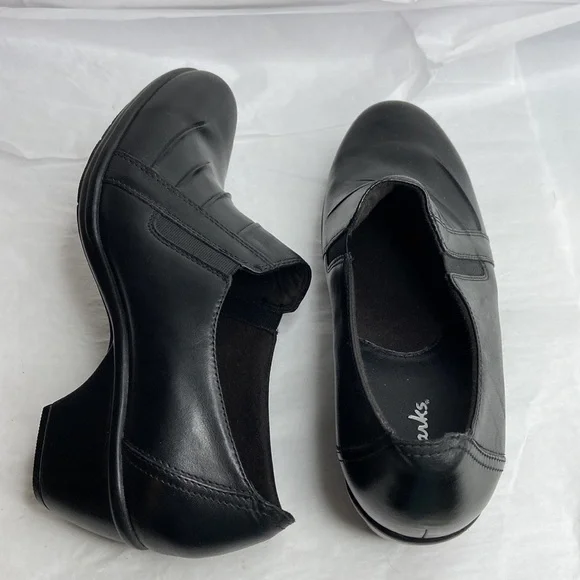 Clarks Genette 9 wide black leather shoes with 2” heel like new - Picture 10 of 12